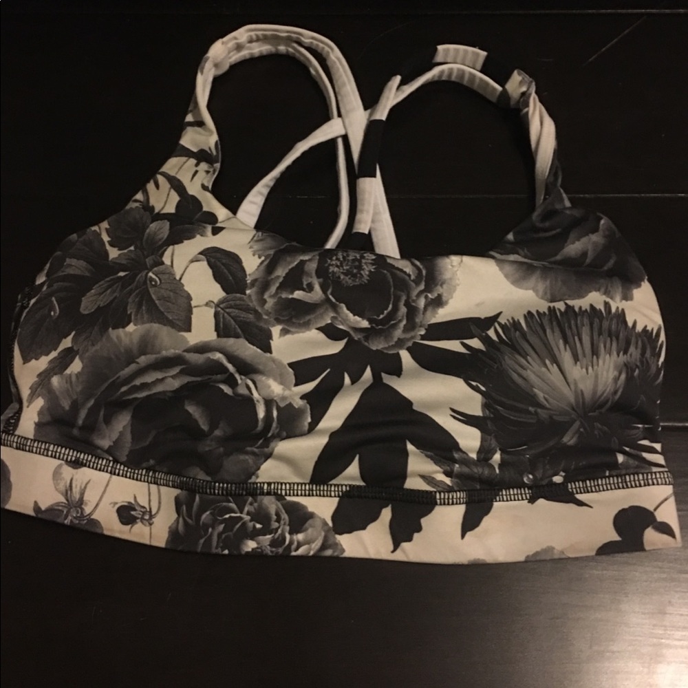 Lululemon sports bra size 6